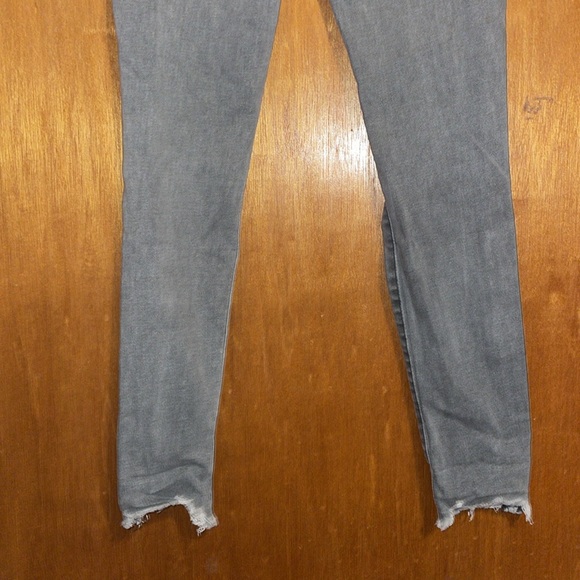 •AMERICAN EAGLE•LIGHT GRAY NE(X)T LEVEL STRETCH SUPER HIGH-RISE JEGGING SIZE 2 - Picture 7 of 11